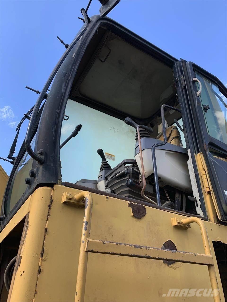 CAT 320C Roomikekskavaatorid