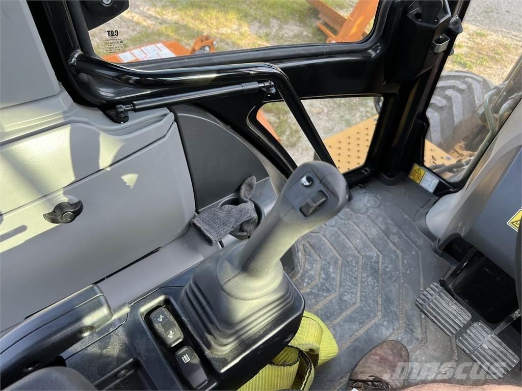 CAT 420 XE Ekskavaatorlaadurid