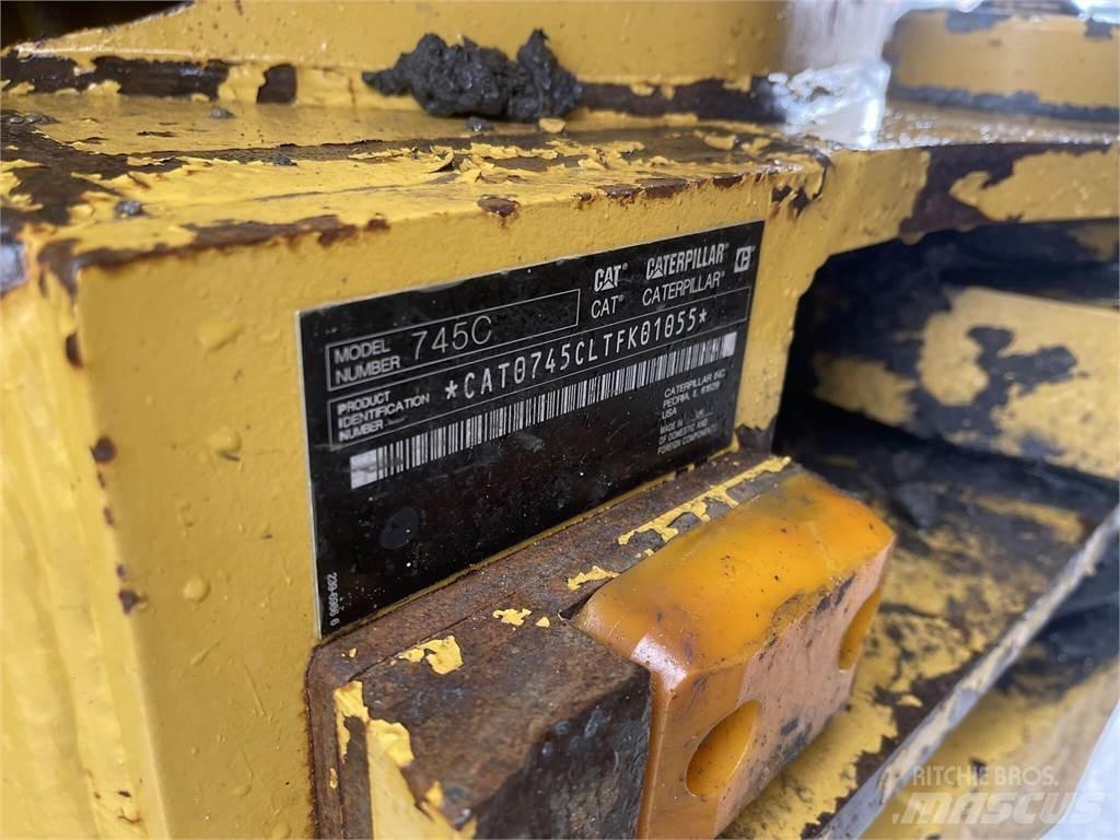 CAT 745C Liigendraamiga pinnaseveokid