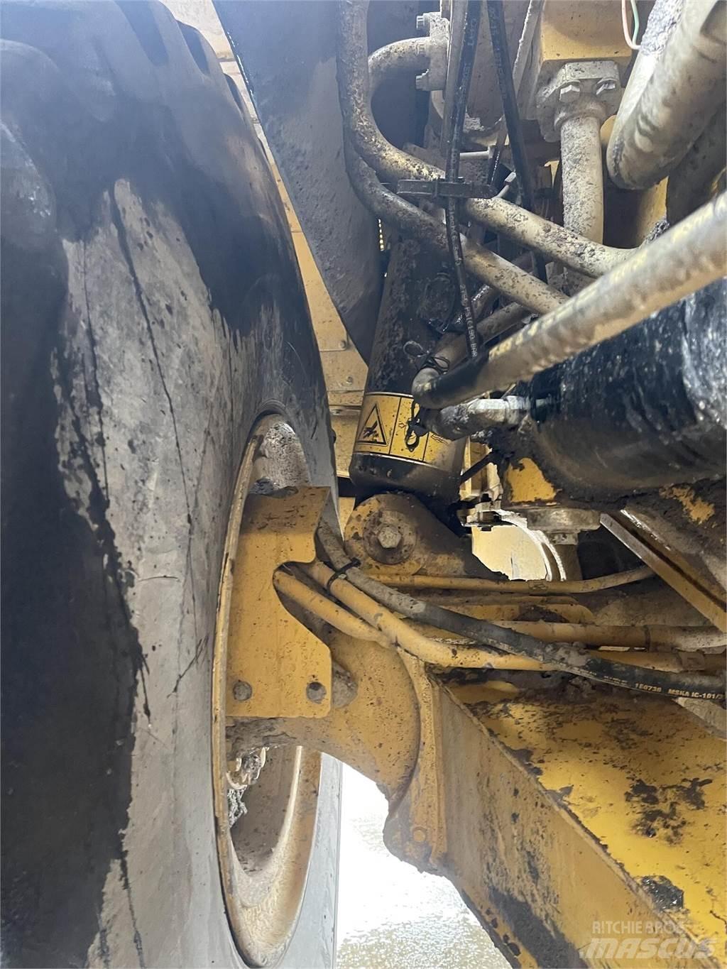 CAT 745C Liigendraamiga pinnaseveokid