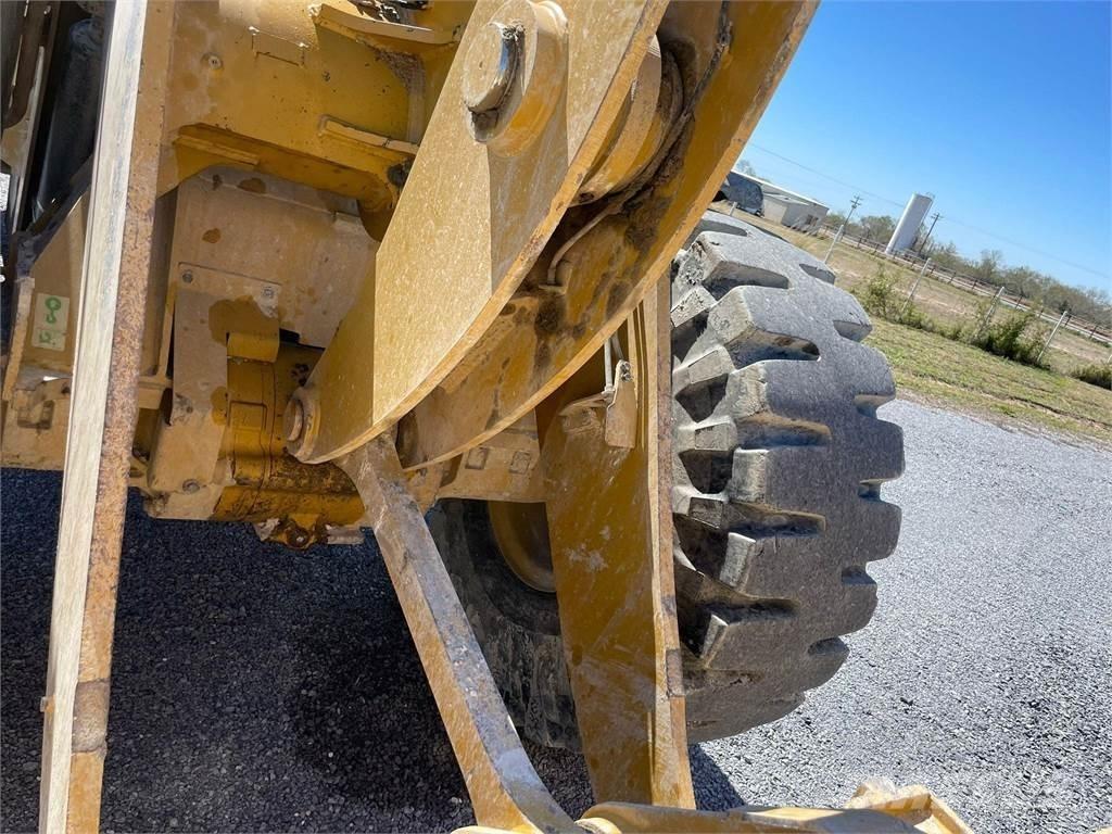CAT 930M Rataslaadurid