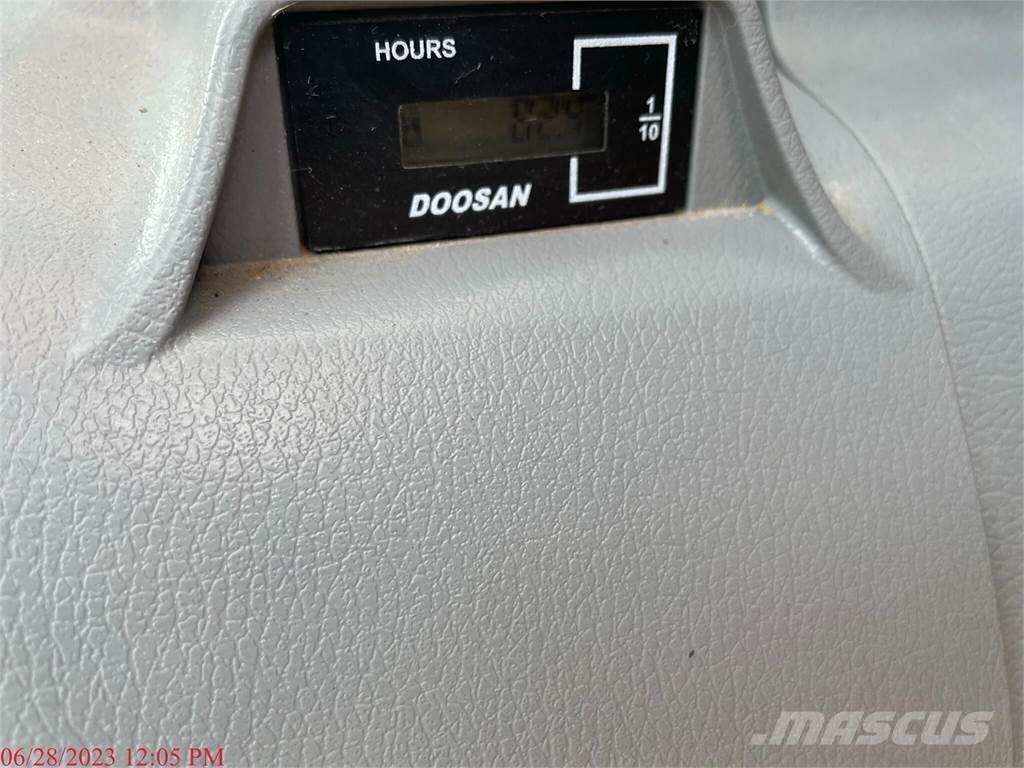 Doosan DX140 LC-5 Roomikekskavaatorid