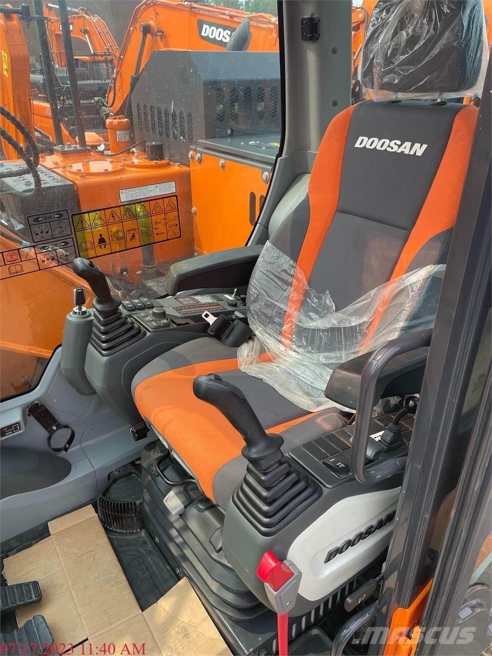 Doosan DX140 LC-5 Roomikekskavaatorid