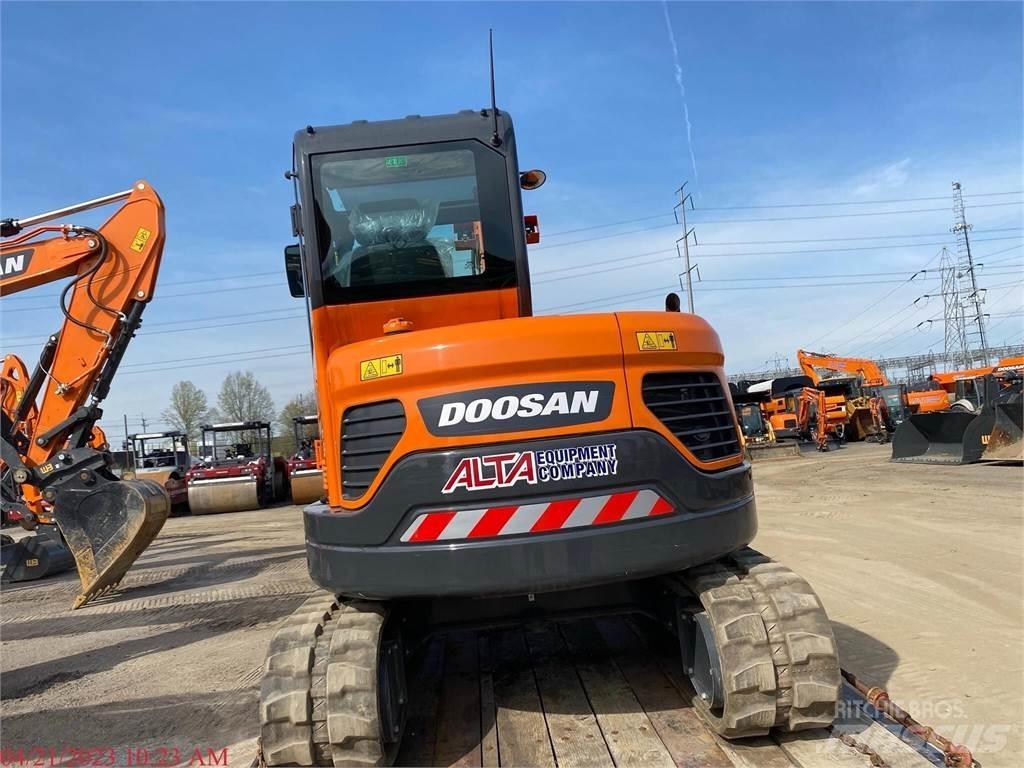 Doosan DX63-3 Roomikekskavaatorid
