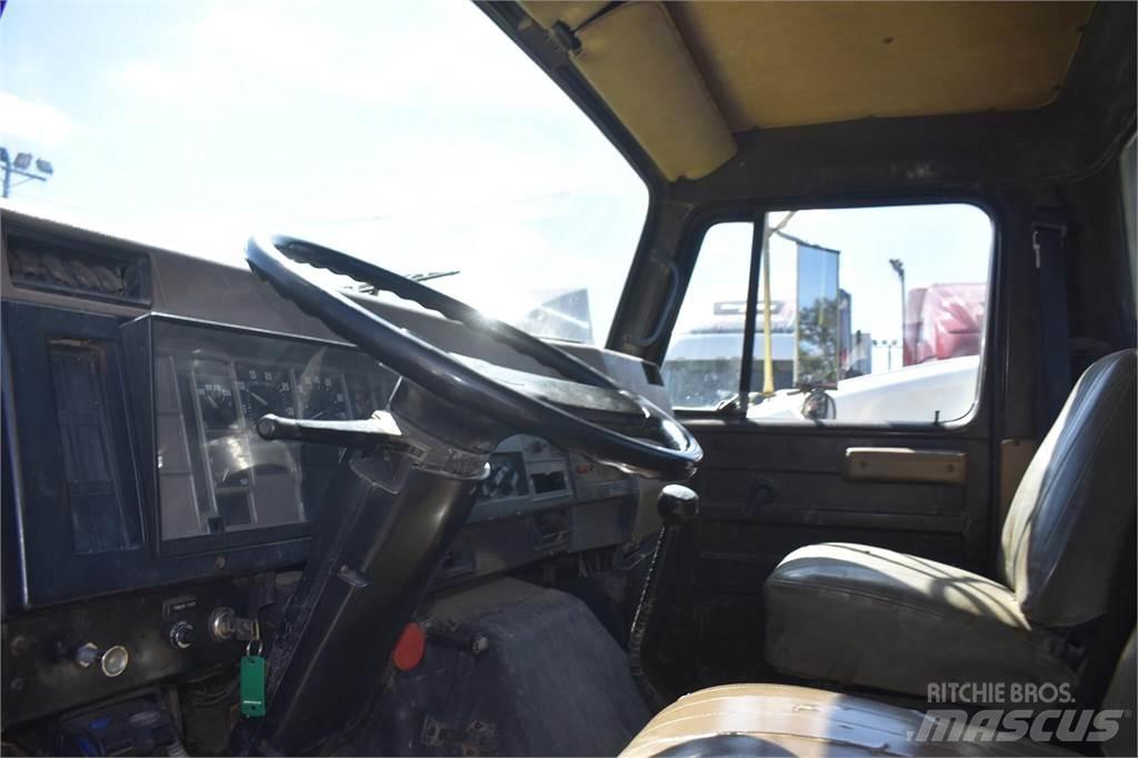 International 4900 Kallurid