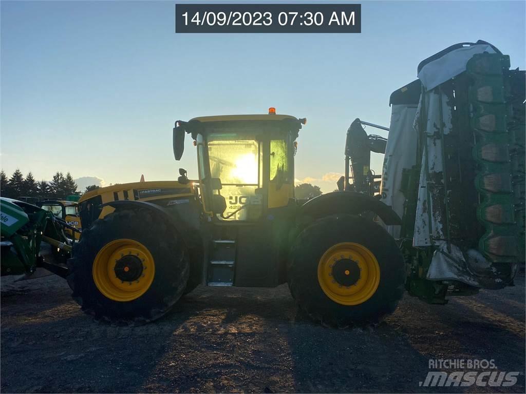 JCB FASTRAC 4220 Traktorid