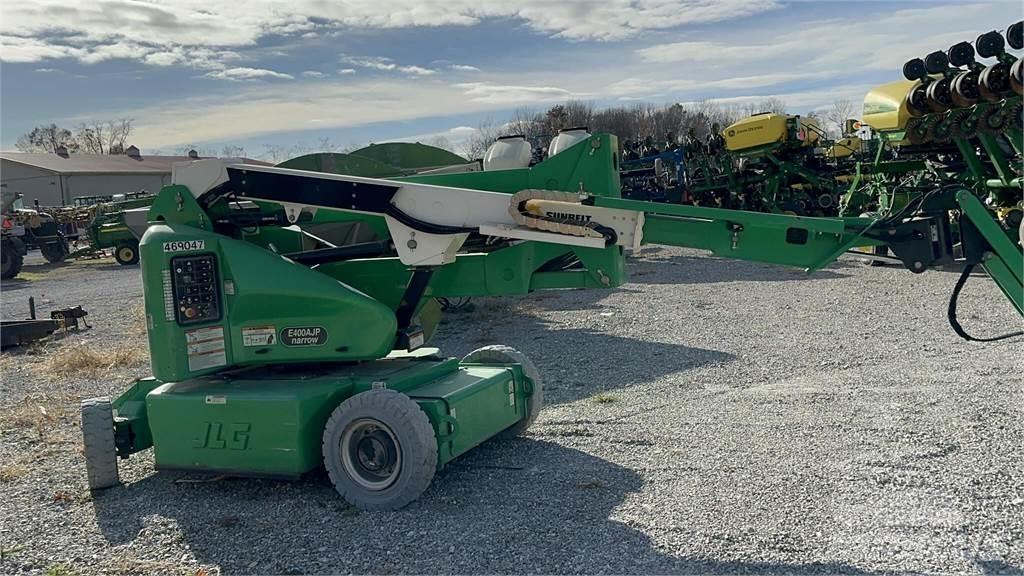 JLG E400AJPN Iseliikuvad poomtõstukid