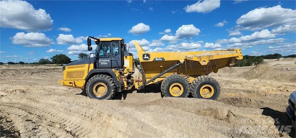 John Deere 310E Liigendraamiga pinnaseveokid