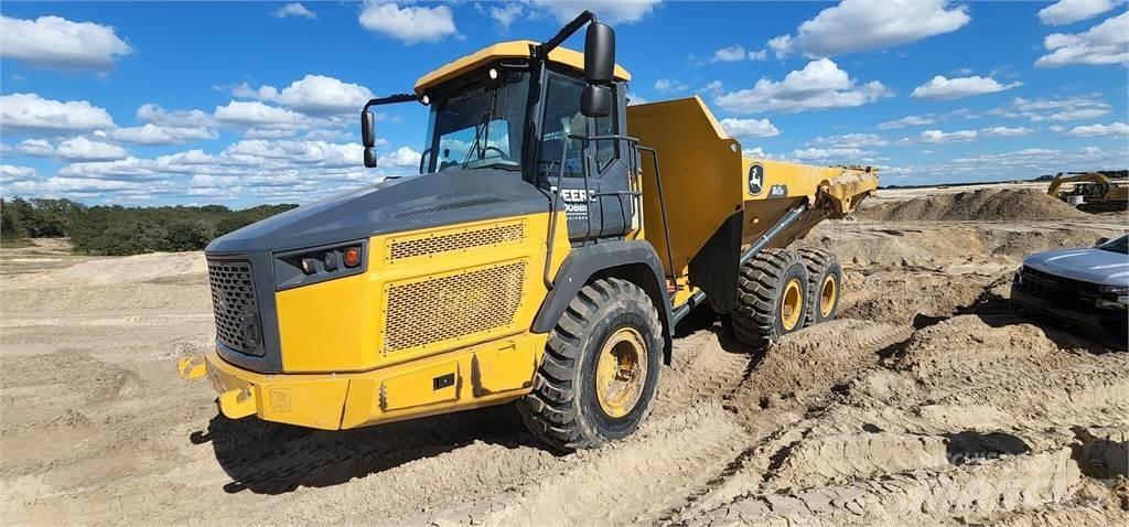 John Deere 310E Liigendraamiga pinnaseveokid
