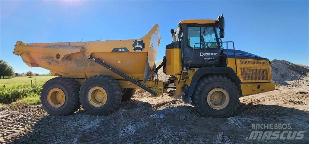 John Deere 310E Liigendraamiga pinnaseveokid