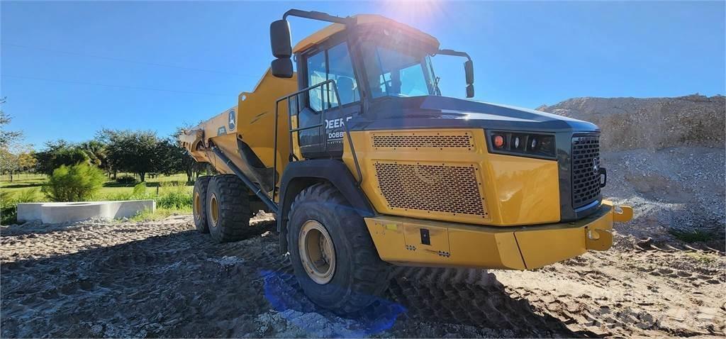 John Deere 310E Liigendraamiga pinnaseveokid