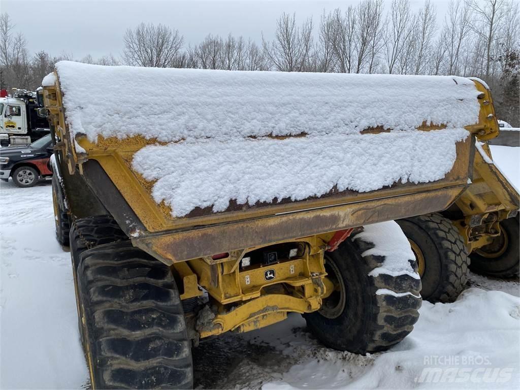John Deere 460E Liigendraamiga pinnaseveokid