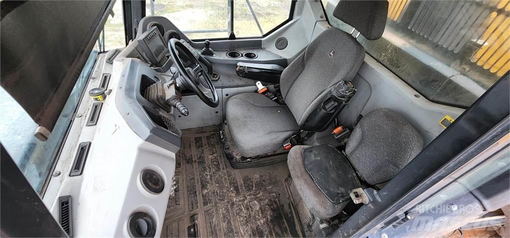 John Deere 460E Veepaagiga autod