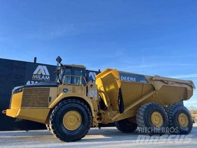 John Deere 460E Liigendraamiga pinnaseveokid