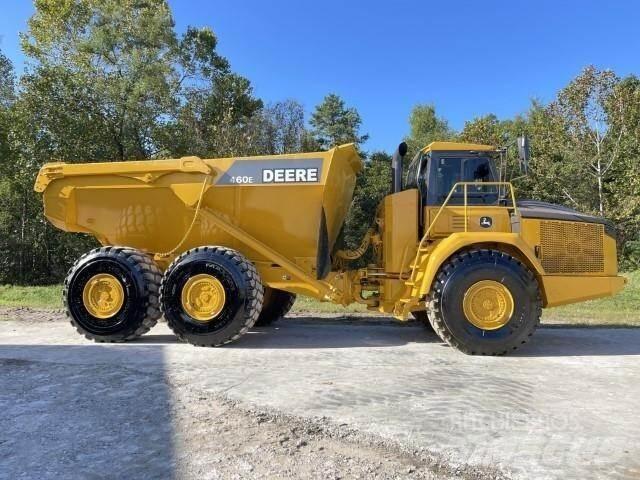 John Deere 460E Liigendraamiga pinnaseveokid