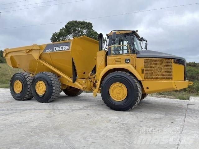John Deere 460E Liigendraamiga pinnaseveokid