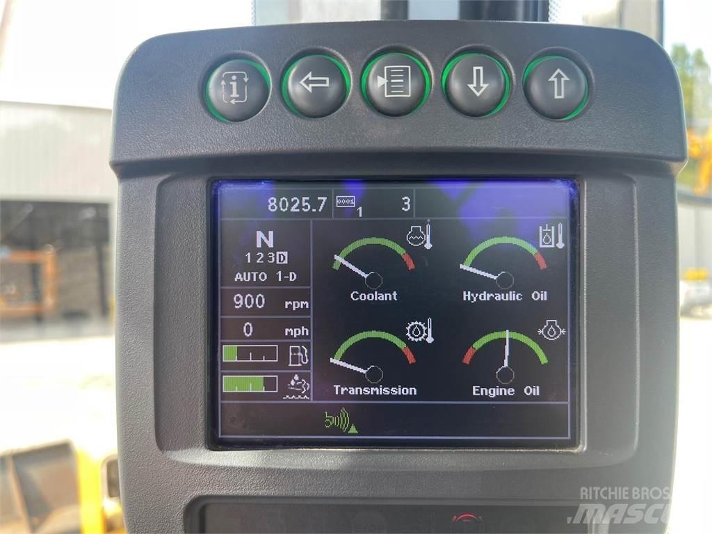 John Deere 744K Rataslaadurid
