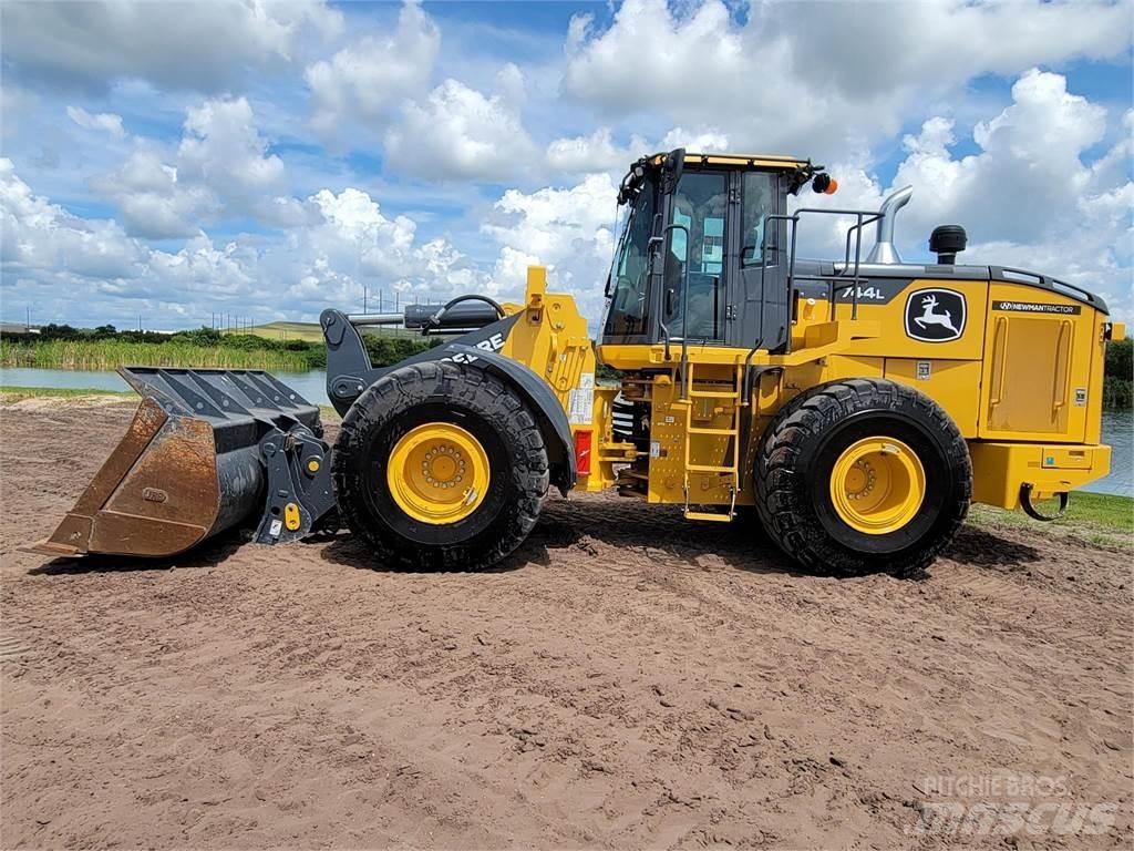 John Deere 744L Rataslaadurid