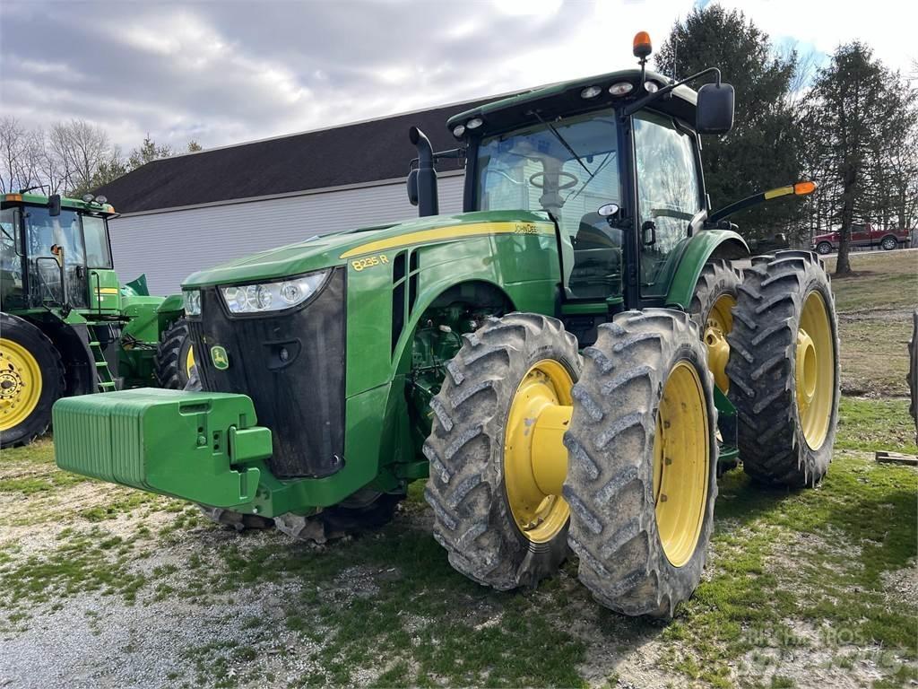 John Deere 8235R Traktorid
