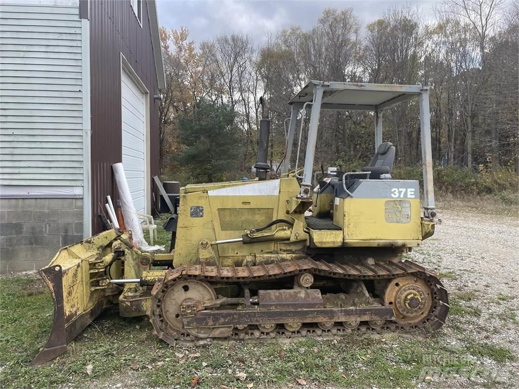 Komatsu D37E-5 Buldooserid