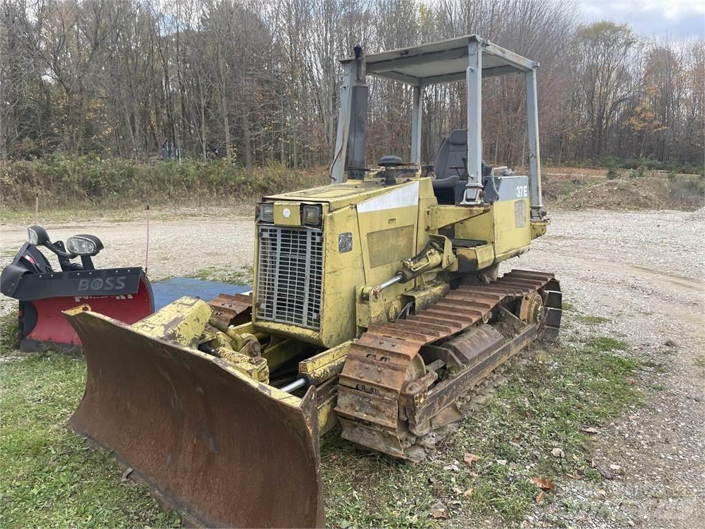 Komatsu D37E-5 Buldooserid