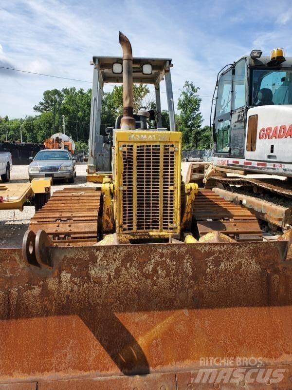 Komatsu D38P-1 LGP Buldooserid