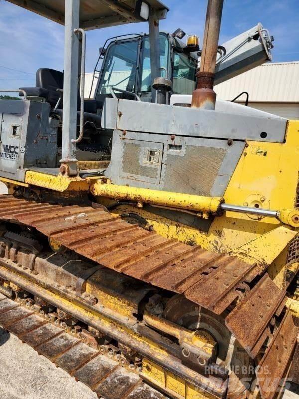 Komatsu D38P-1 LGP Buldooserid