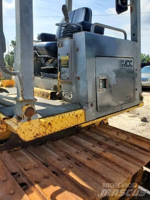 Komatsu D38P-1 LGP Buldooserid