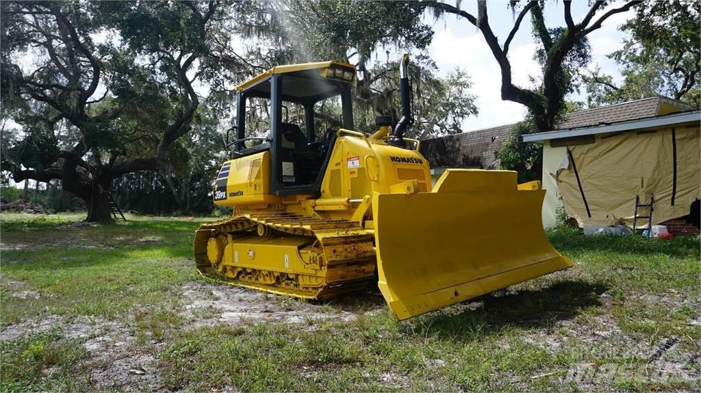 Komatsu D39PX-24 Buldooserid