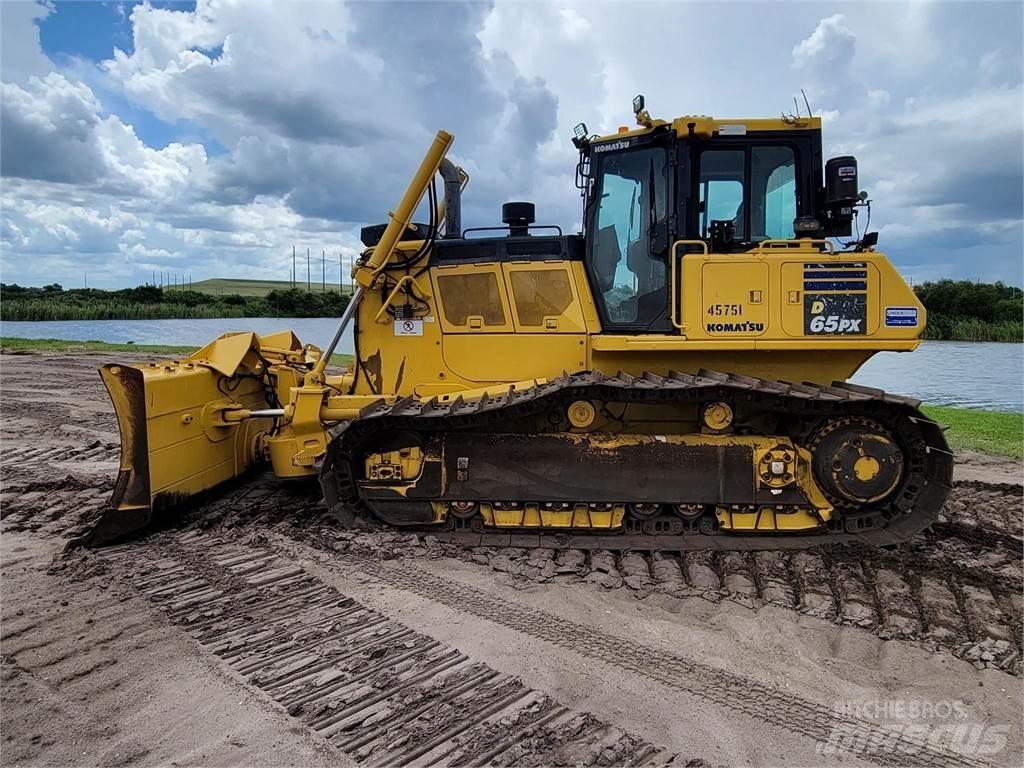 Komatsu D65PX-18 Buldooserid