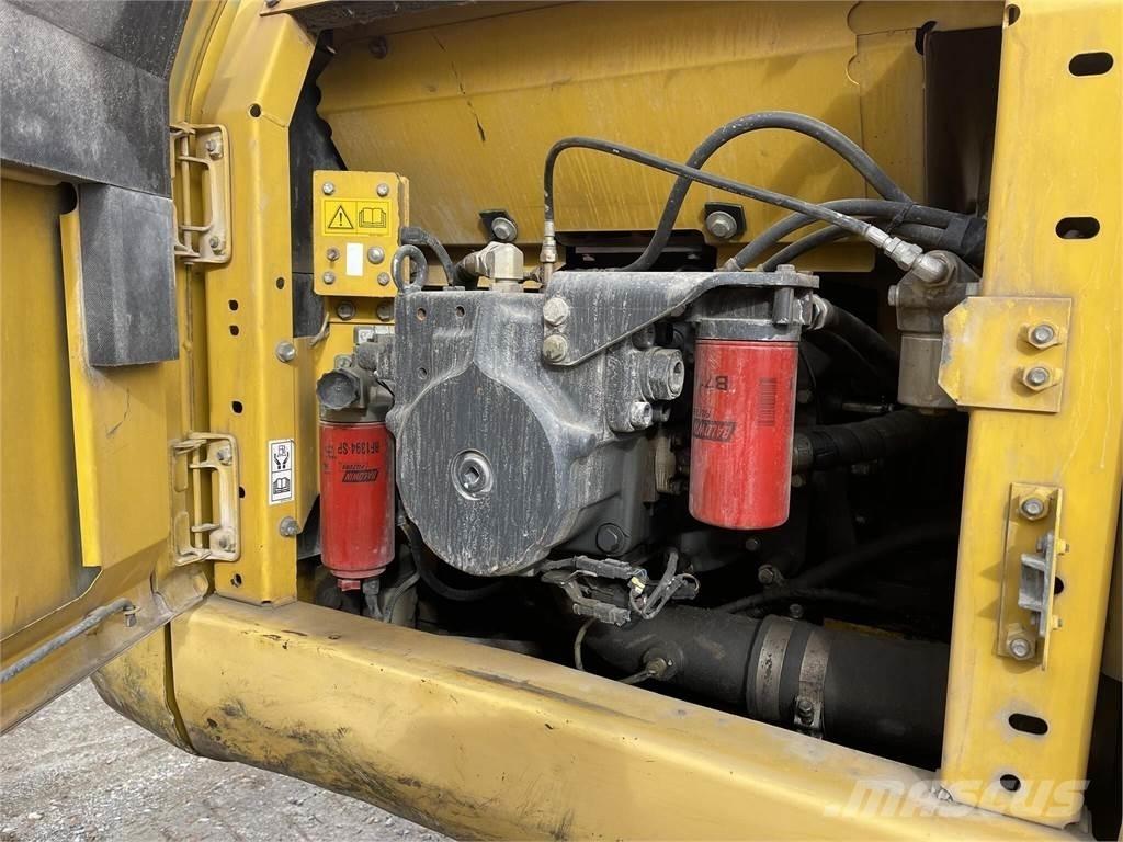 Komatsu PC210 LC-8 Roomikekskavaatorid