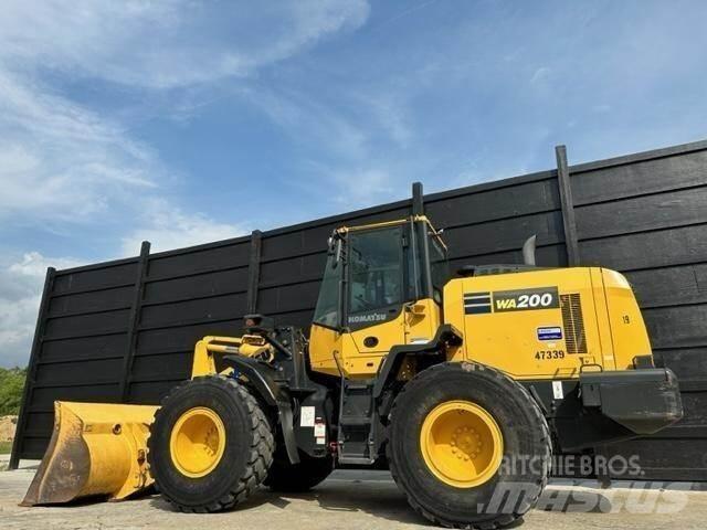 Komatsu WA200-8 Rataslaadurid