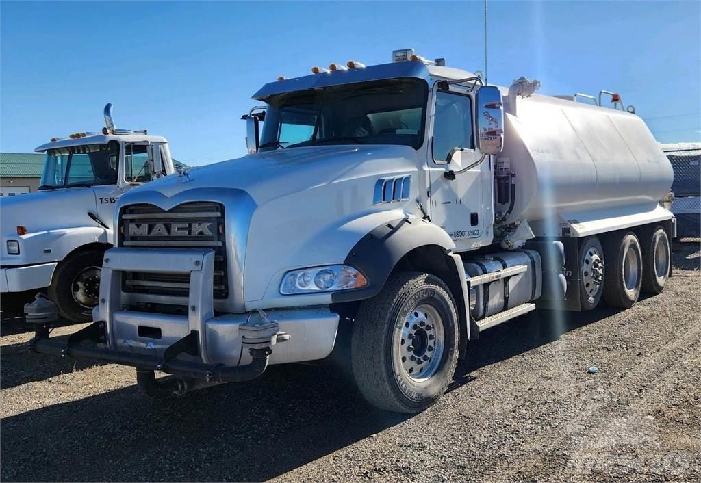 Mack GRANITE 84BR Veepaagiga autod