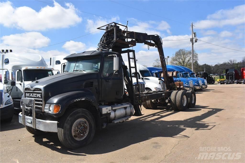 Mack GRANITE CV713 Kraanaga veokid