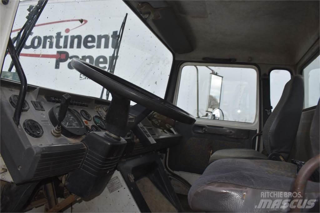 Mack MIDLINER CS300 Kraanaga veokid