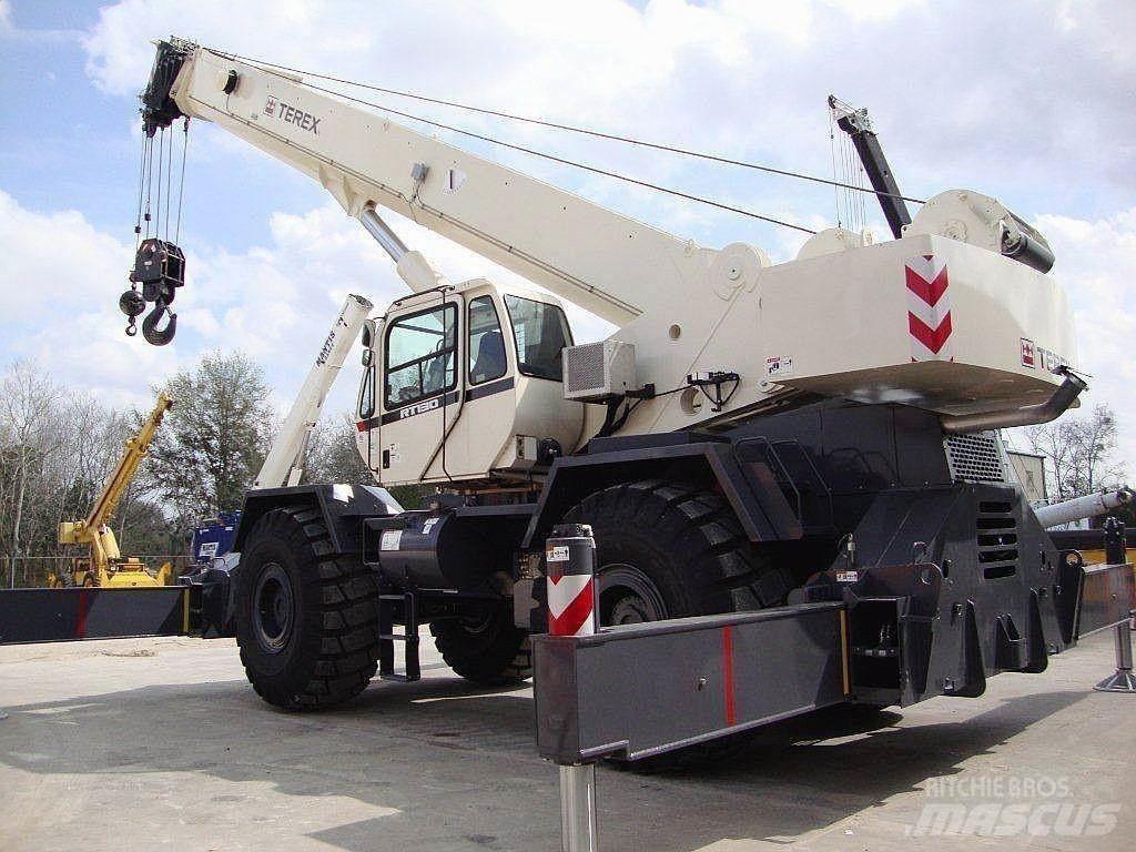 Terex RT130 Raske maastiku tõstukid