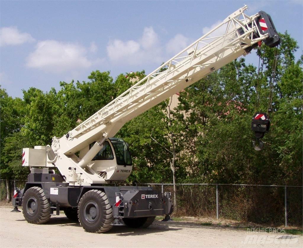 Terex RT230-2 Raske maastiku tõstukid