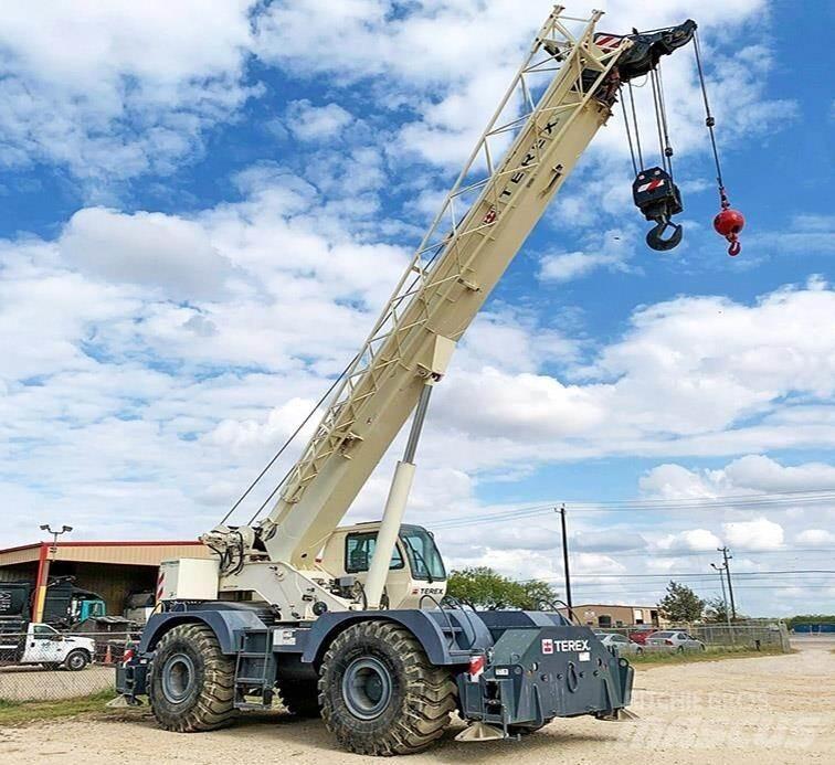 Terex RT670-1 Raske maastiku tõstukid