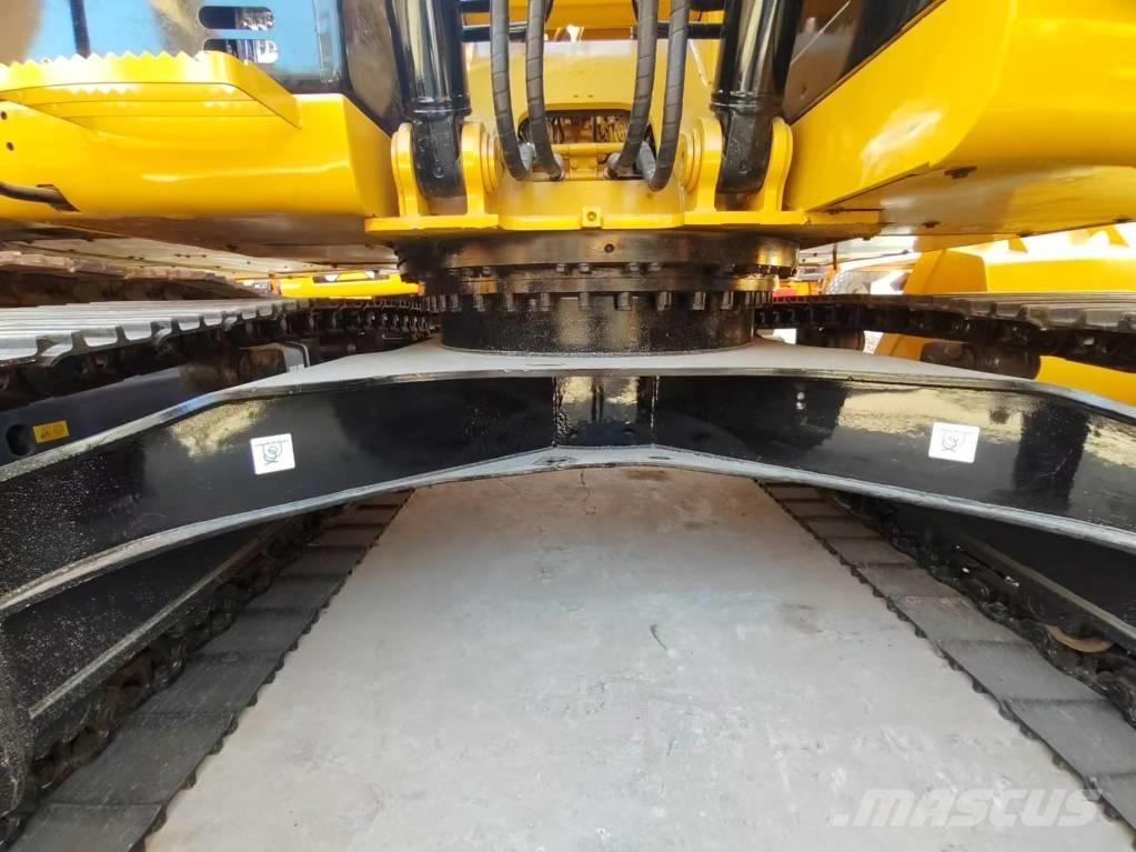 CAT 320 D Roomikekskavaatorid