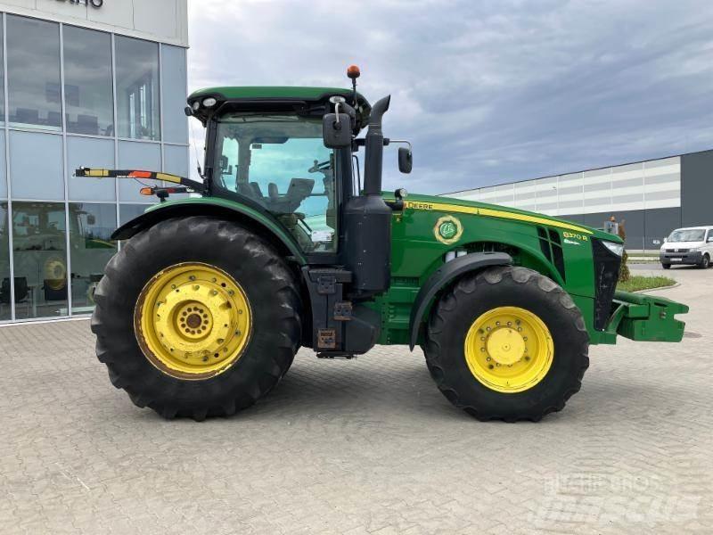 John Deere 8270 R Traktorid