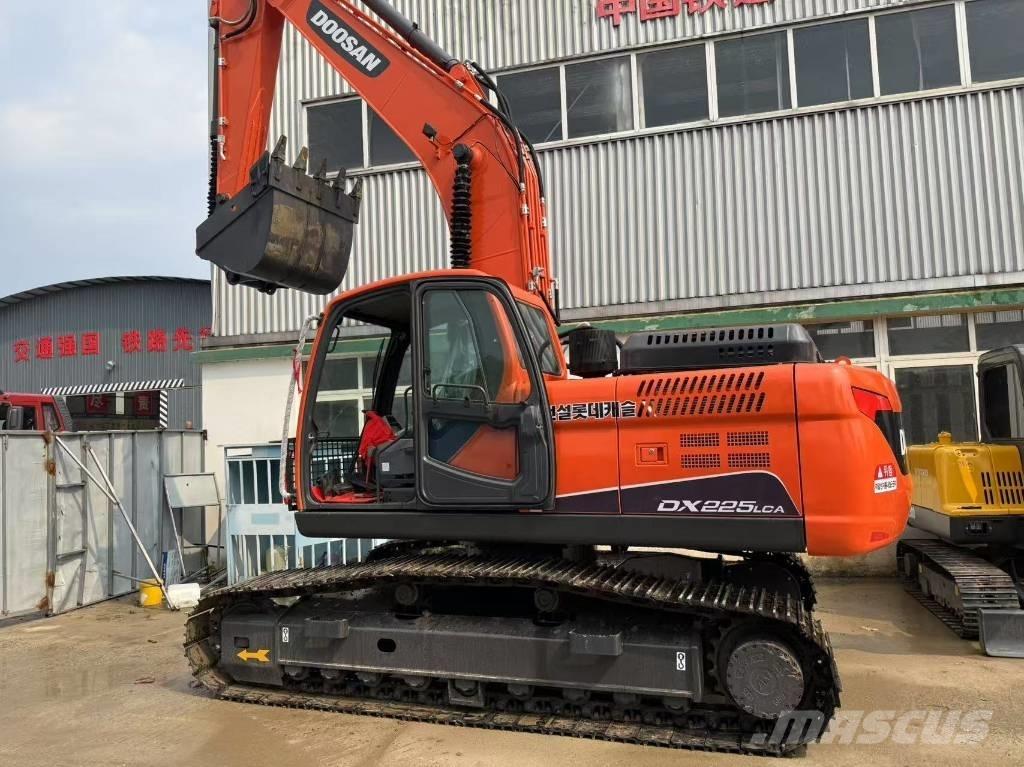 Doosan DX 225 LCA Roomikekskavaatorid