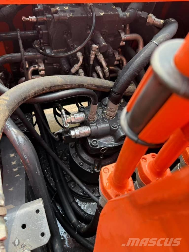 Doosan DX 225 LCA Roomikekskavaatorid