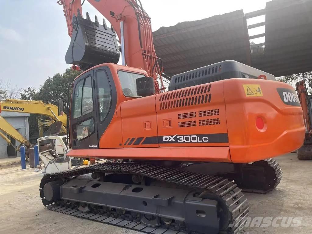 Doosan DX300LC Roomikekskavaatorid