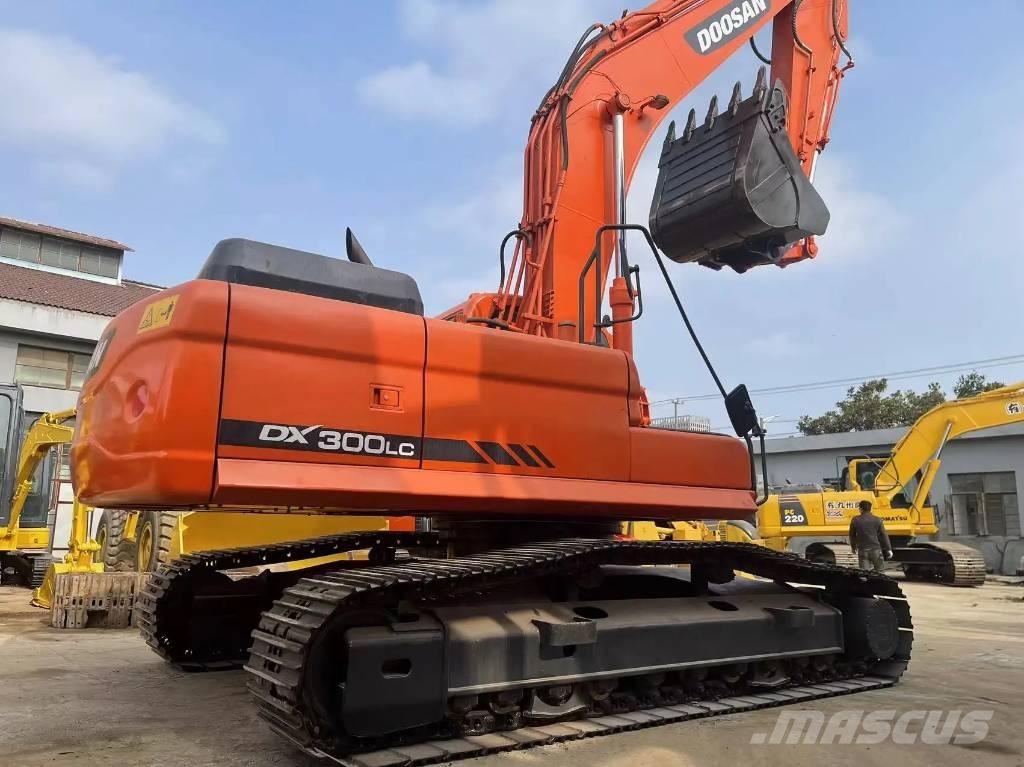 Doosan DX300LC Roomikekskavaatorid