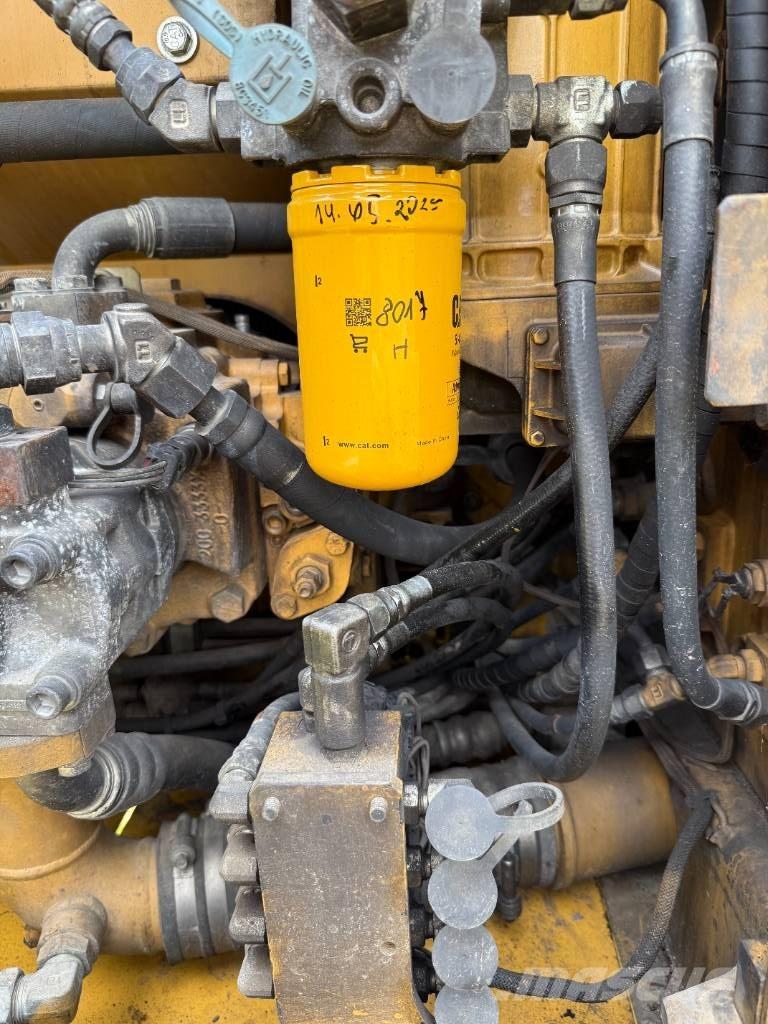 CAT 323 D L Roomikekskavaatorid