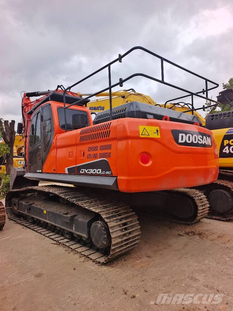 Doosan DX 300 Roomikekskavaatorid