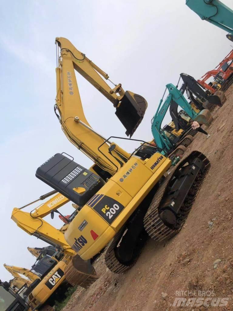 Komatsu 200-8 Roomikekskavaatorid