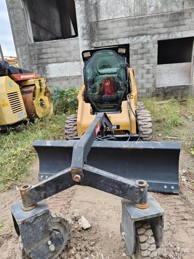 CAT 246C Kompaktlaadurid