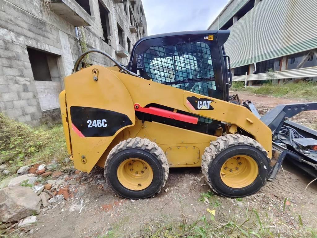 CAT 246C Kompaktlaadurid