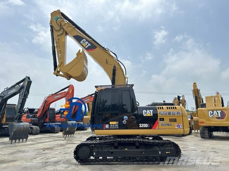 CAT 320 D2 Roomikekskavaatorid